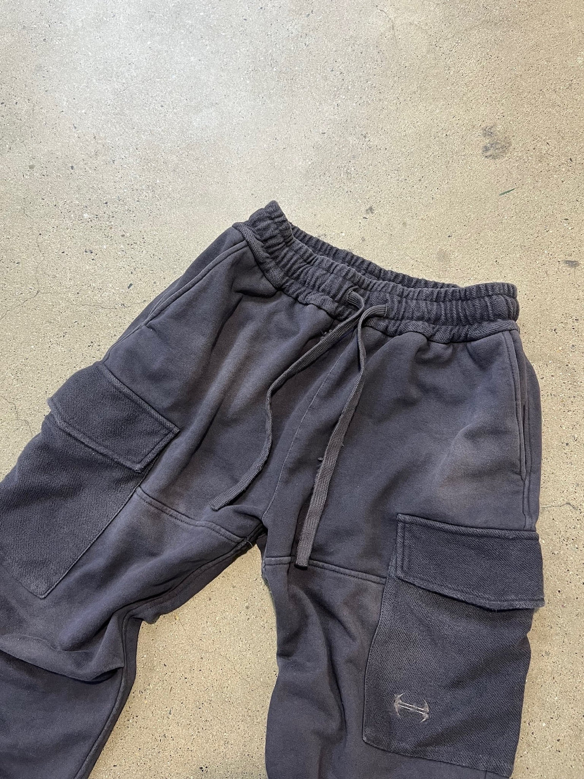 HIH CARGO SWEATPANTS / INK - image 4