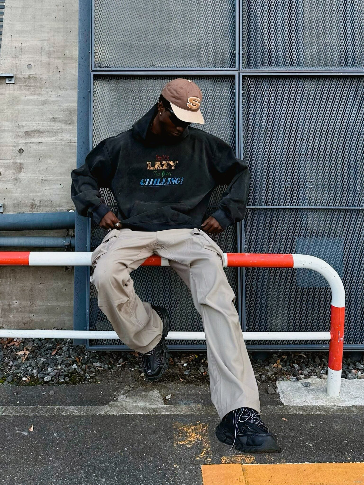 HIH LAZY HOODIE / BLACK - image 5